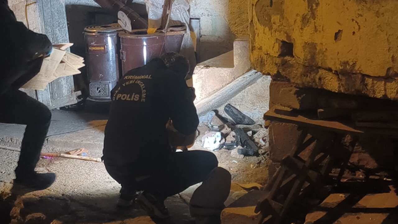 Gece vakti komşu kavgası! 2 kişi pompalı tüfekle vuruldu 9